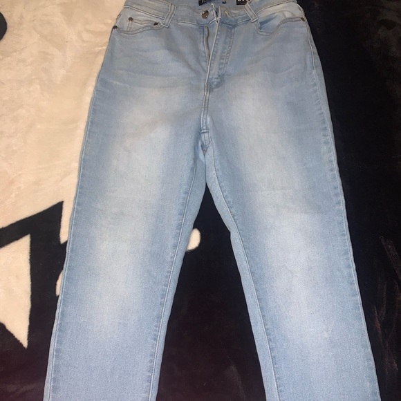 FashionNova High Waisted Light-wash Skinny Jean - Picture 4 of 8